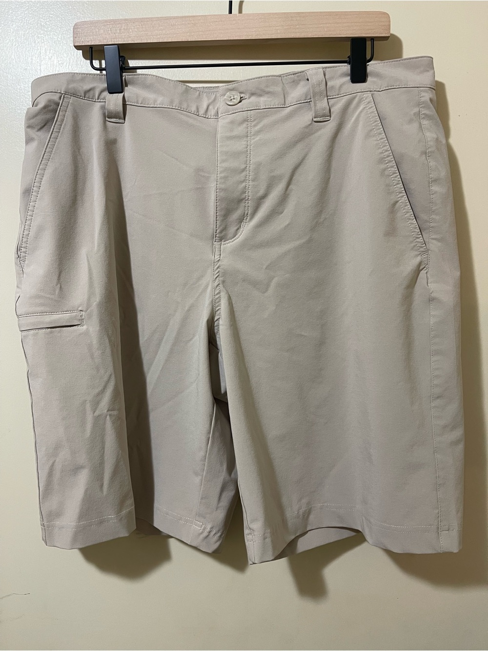 Columbia Men's Tan Hybrid Performance Shorts